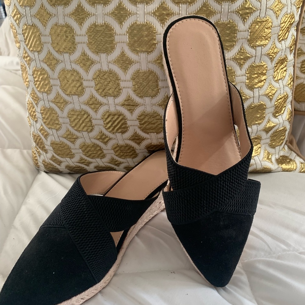 Black shoes.  Completamente nuevos y en muy buenas condiciones.